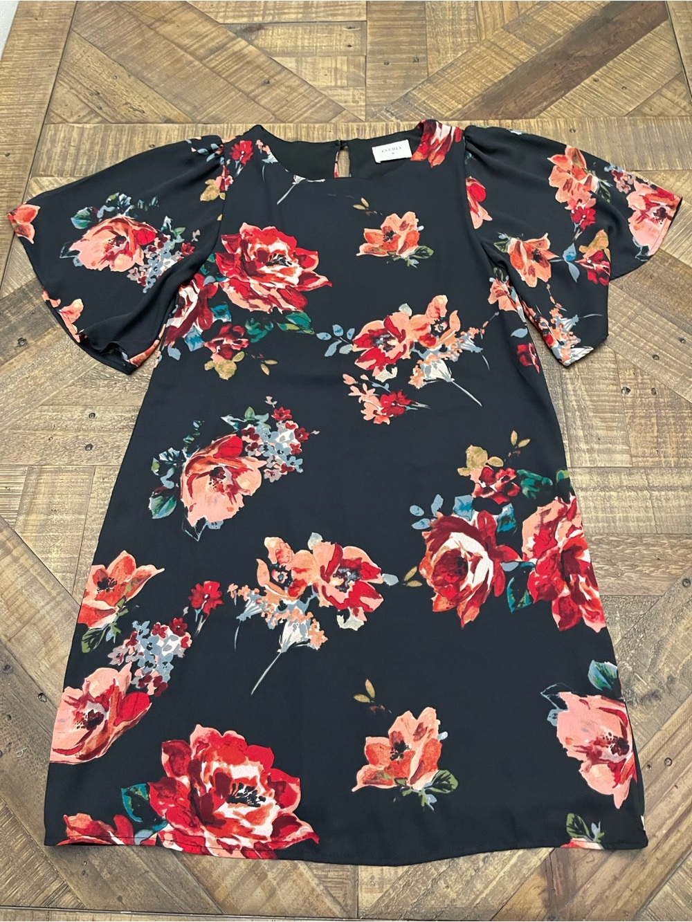 Everly Black Floral Rose Flutter Sleeve Shift Dress Size S